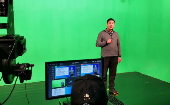 本次“名师智慧课堂”项目邀请了包括山东师范大学9位学科专家，山东省实验中学、山东师范大学附属中学等10余所重点高中的38位省级教学名师。	