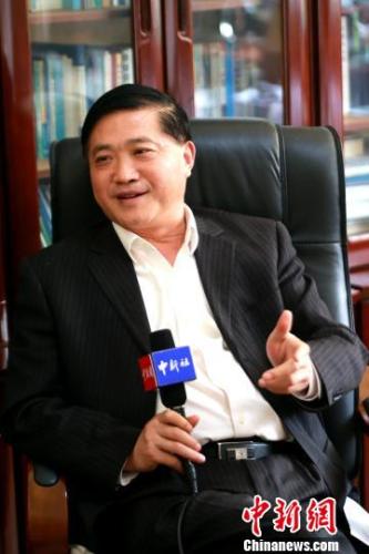 图为，山东师范大学校长唐波接受中新网记者专访。　梁犇　摄